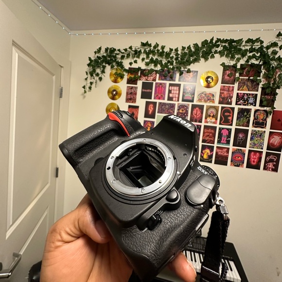 NIKON D300 camera. - Picture 9 of 15